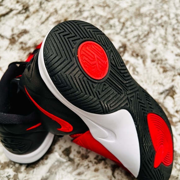 Nike Kids Kyrie Flytrap Causal Basketball Shoes. Big kid size 6.5Y. - Picture 11 of 12